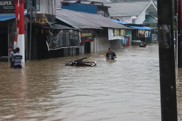 Jumat Pagi Manado Dilanda...