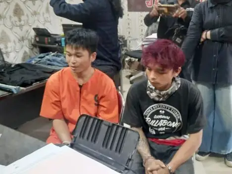 Kompak, 2 Bersaudara...