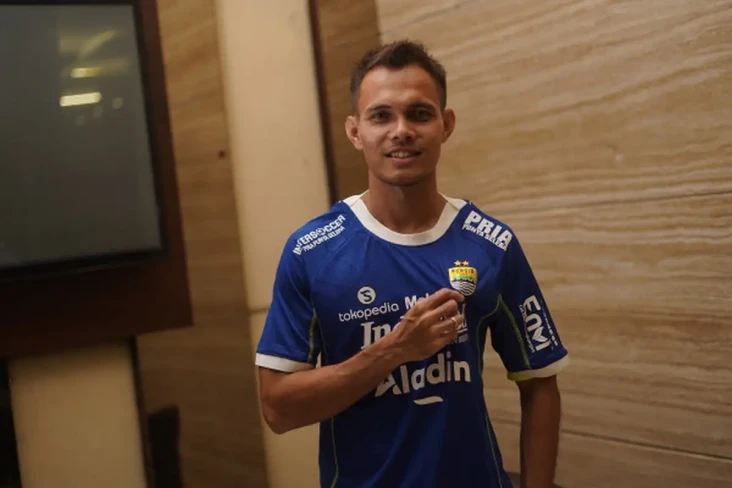 Gabung Persib Bandung,...