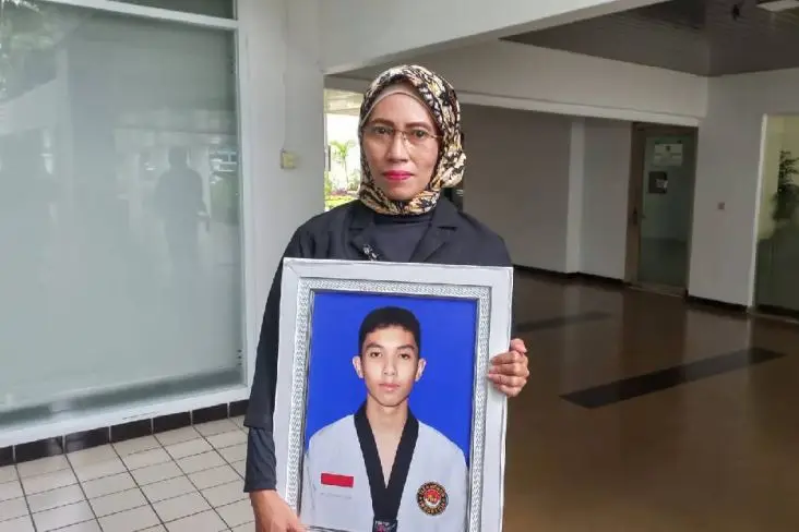 Mahasiswa UI Tewas Kecelakaan...