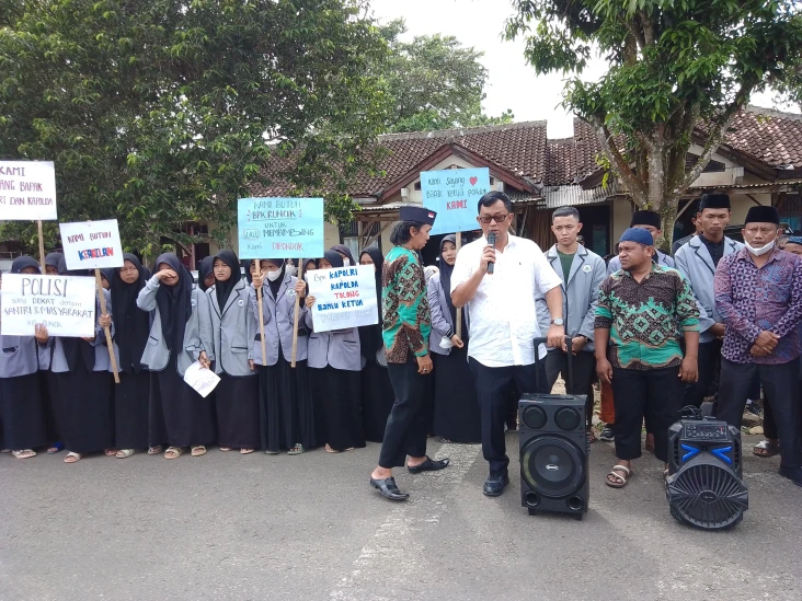 Ratusan Santri Bahrul...