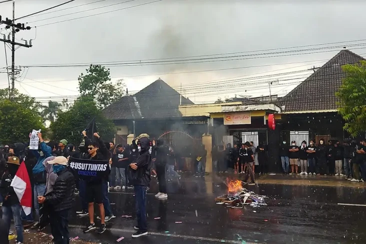 CEO PSIS Semarang Sayangkan...