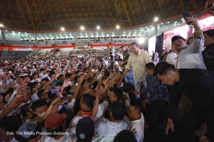 Hadiri Perayaan Natal...