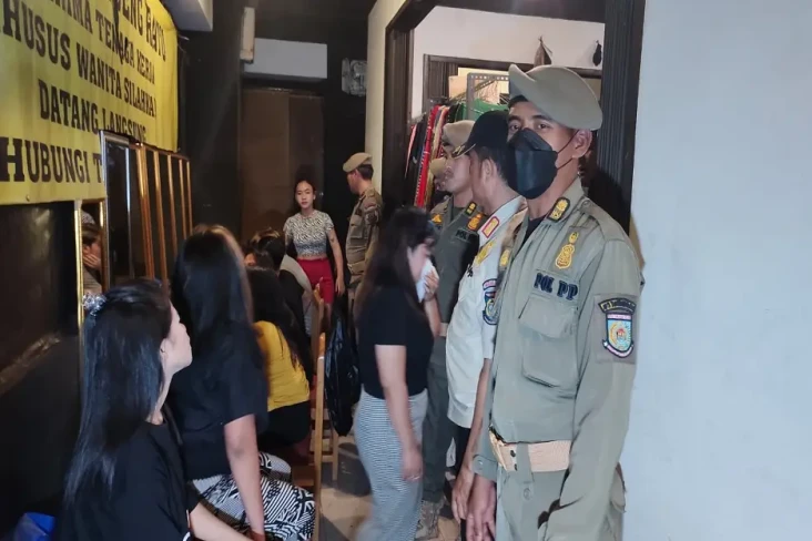 Gerebek Tempat Prostitusi...