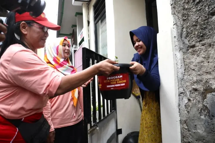 Mak Ganjar DKI Bagikan...