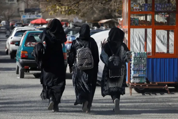 Taliban Larang Kaum...