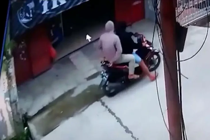 Nekad, Siang Bolong...