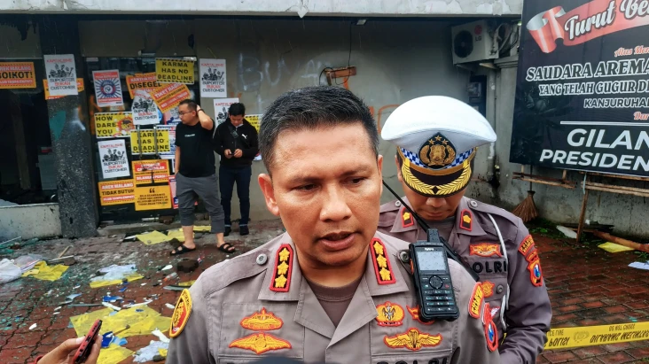 Demonstrasi Ricuh di...