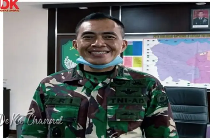 2 Panglima Kodam yang...