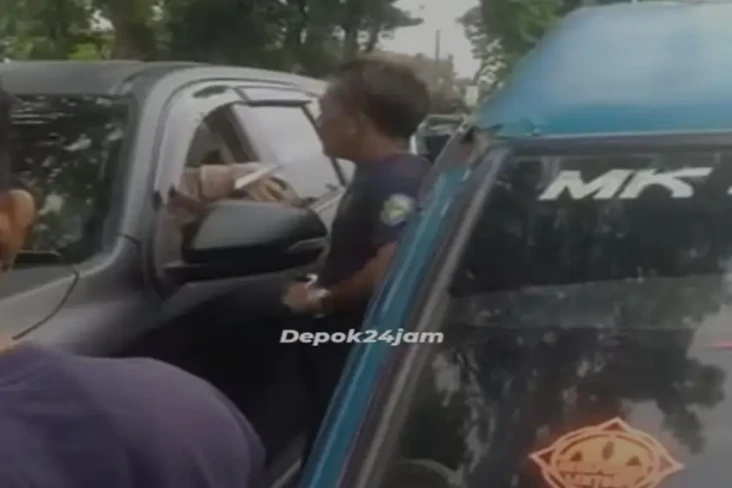 Viral! Pengemudi Pelat...