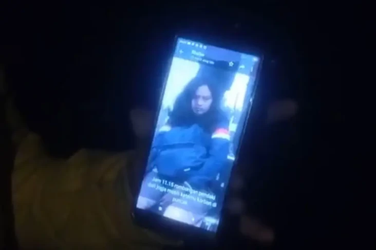 Wanita Pendaki Gunung...