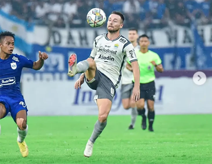 Hasil Persib vs PSIS...