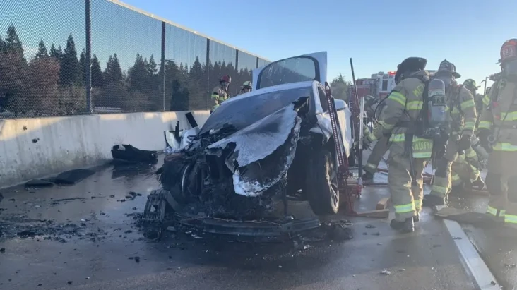 Mobil Listrik Tesla...