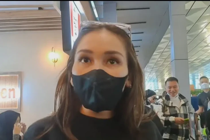 Liburan ke Eropa, Ayu...