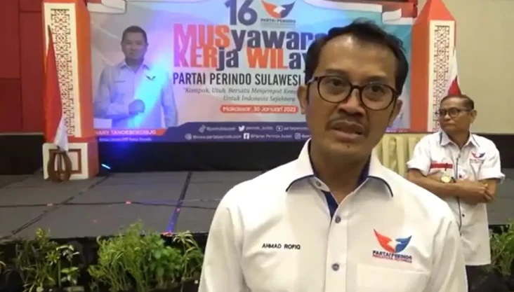 Perindo Serahkan Gerobak...