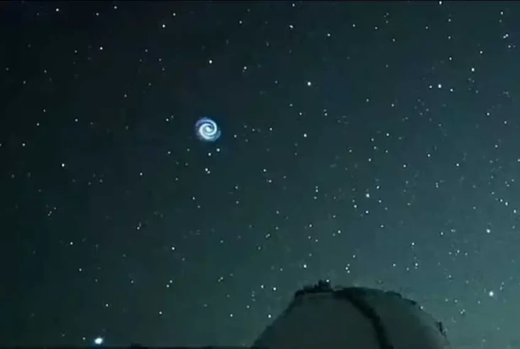 Cahaya Biru Misterius...