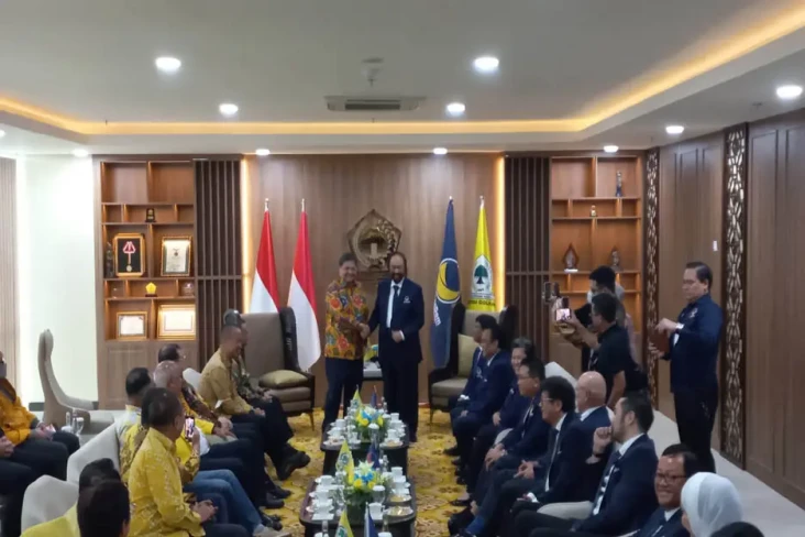 Nasdem Bertemu Golkar,...