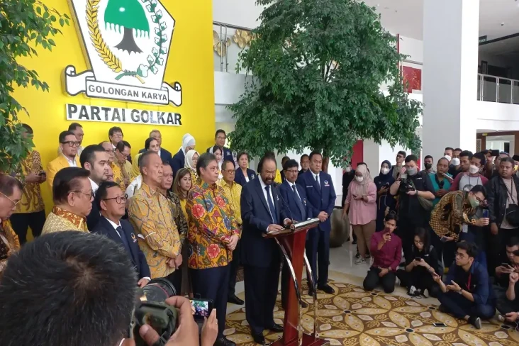 Surya Paloh Akui Bahagia...