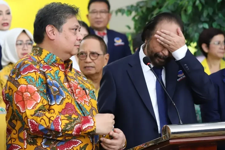 Surya Paloh Keringatan...