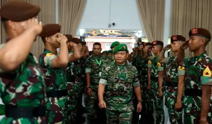 8 Jenderal TNI yang...