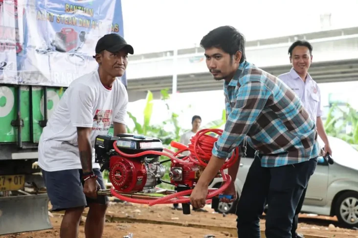 Komunitas Sopir Truk...