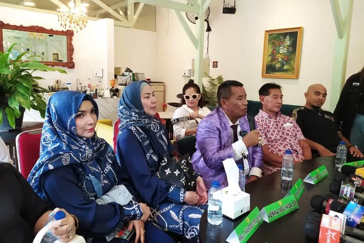 Ayah Venna Melinda Sudah...