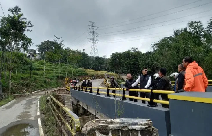 Pantau Progres Pembangunan...
