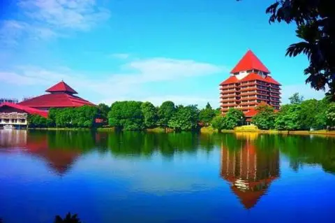 6 Universitas Tertua...