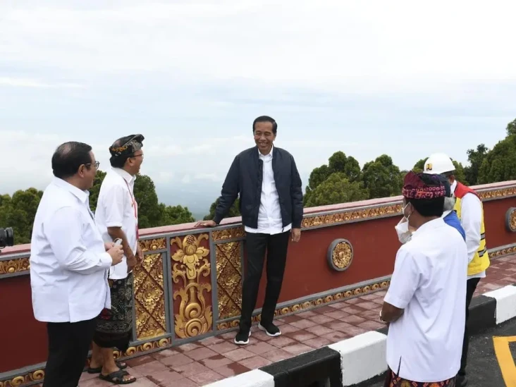 Jokowi Resmikan Jalan...