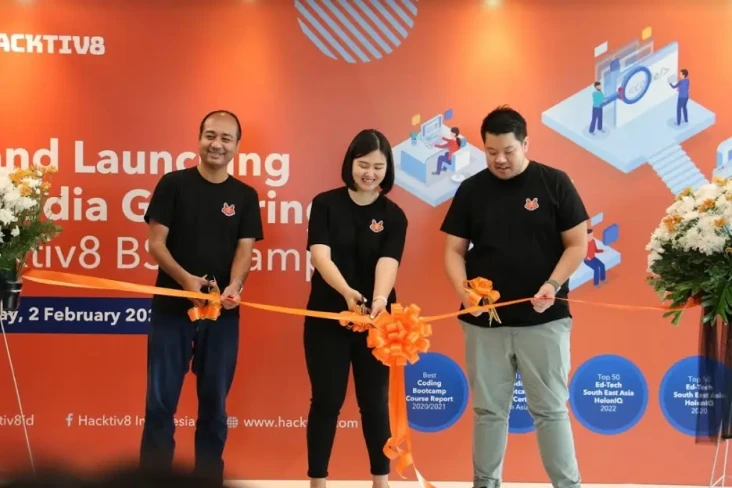 Resmikan Kampus Baru...