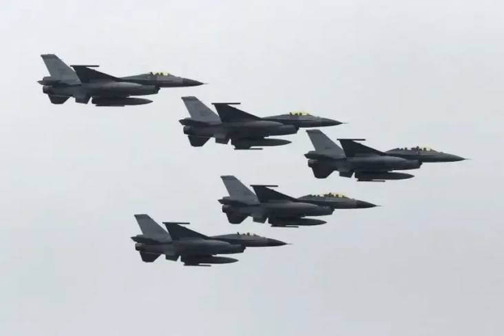 China: Ekspansi Militer...