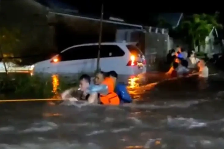 Banjir Landa Parepare,...