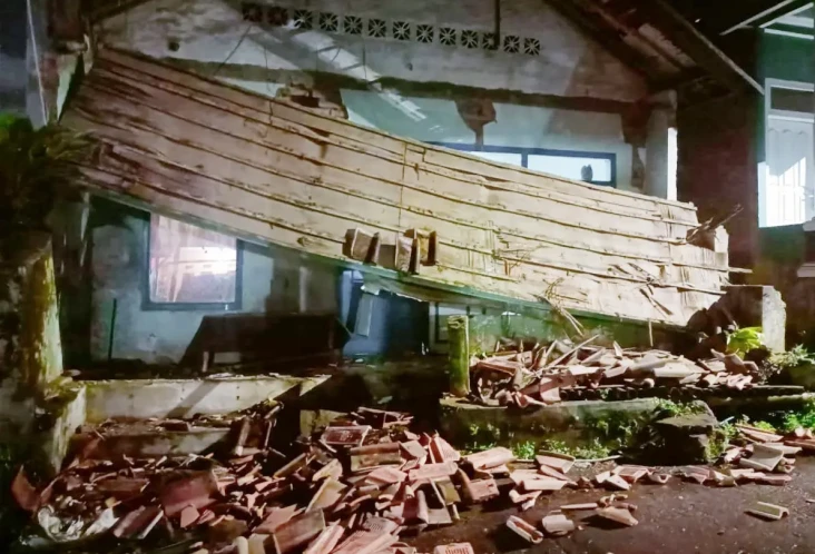 Imbas Gempa Bumi M4.3,...