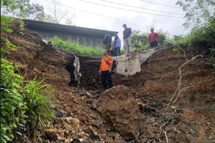 Air Drainase Meluap...