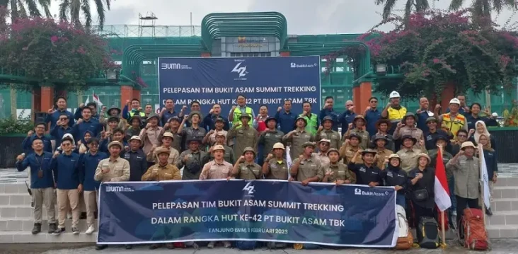 Peringati HUT ke-42,...