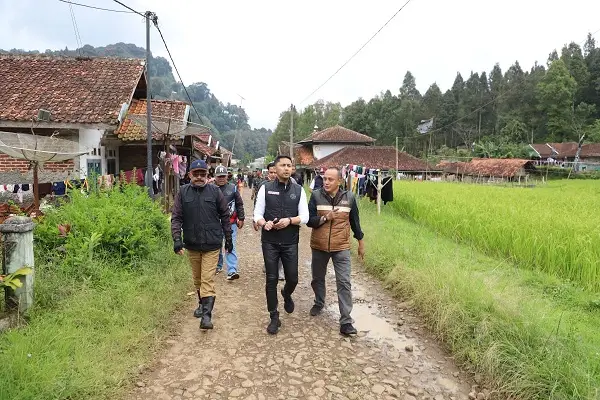 Perbaiki Jalan Tangsijaya...