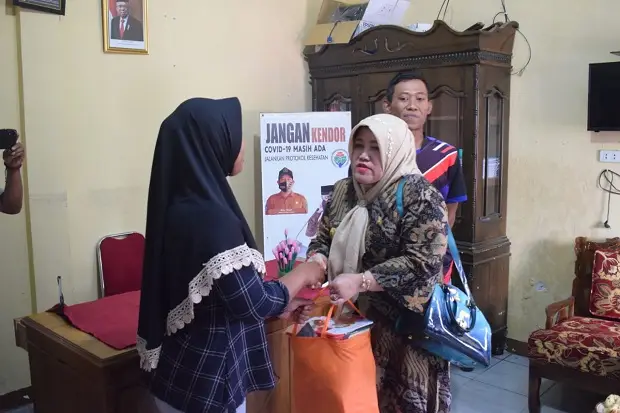 Bupati Salurkan Bantuan...