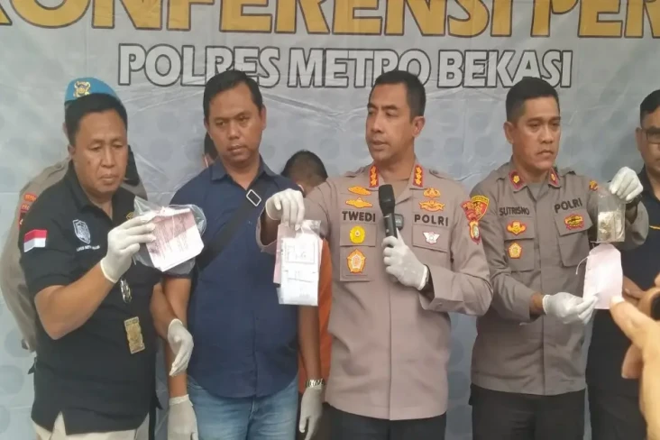 Kuras Uang Korban Puluhan...