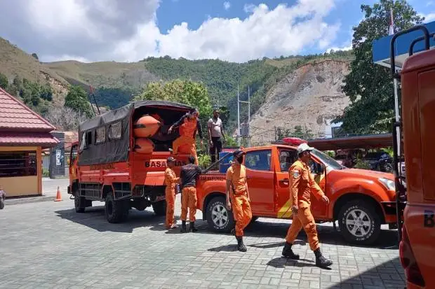 Cari 8 Korban Perahu...