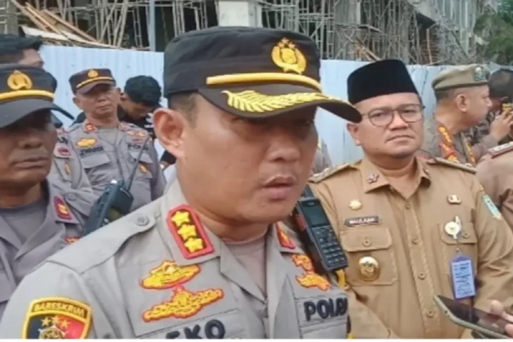 Sejoli Tanpa Baju Alami...