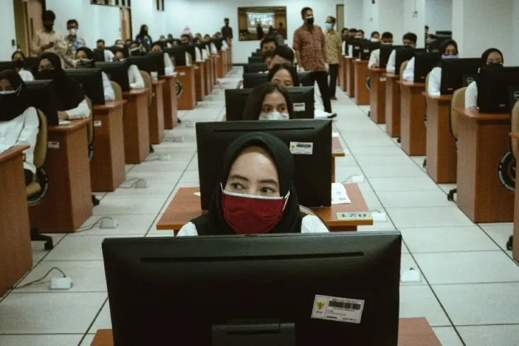 Perhatian! Pengumuman...