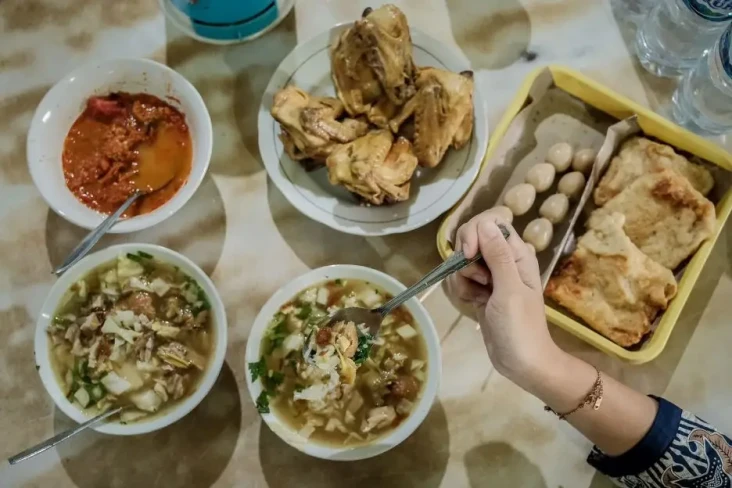 Cicipi Kuliner Soto...