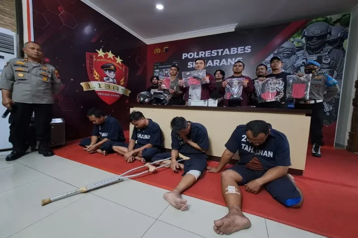 Komplotan Pencuri Spesialis...