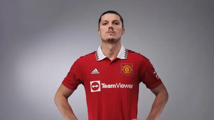 Manchester United vs...