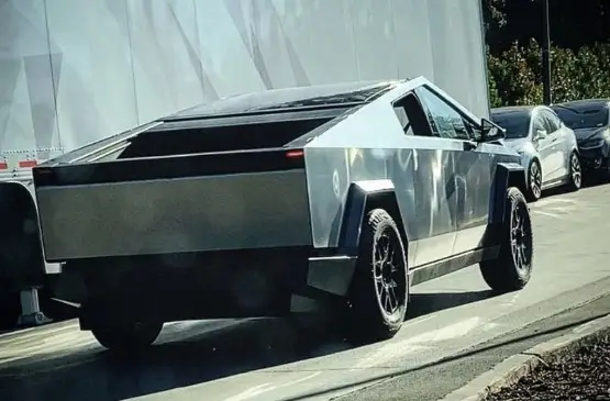 Tesla Cybertruck Muncul...