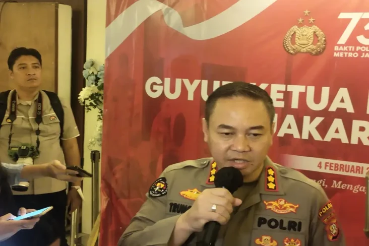 Polisi Dalami Laporan...