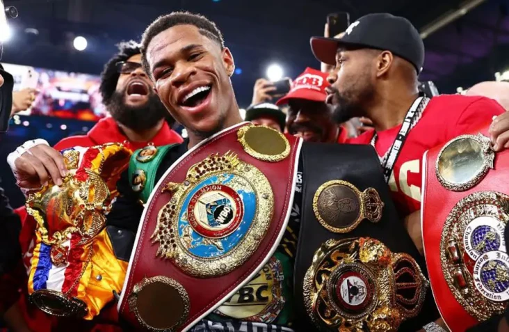 Devin Haney Juara Kelas...
