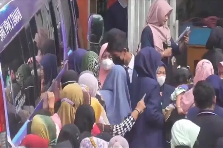 Harga Sembako Naik,...