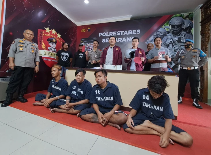 Polisi Bekuk 4 Pengeroyok...