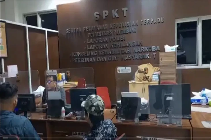 Tertipu Arisan Online,...